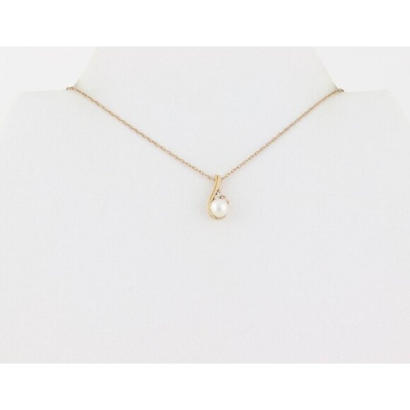 10k Yellow Gold Freshwater Pearl & Cubic Zirconia Necklace 18" Chain - Picture 5 of 7